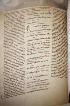 Liber Exodus, glossed Bible, c. 12th century, Italy (Leiden, University Library, VLQ MS 104; photo: Giulio Menna)
