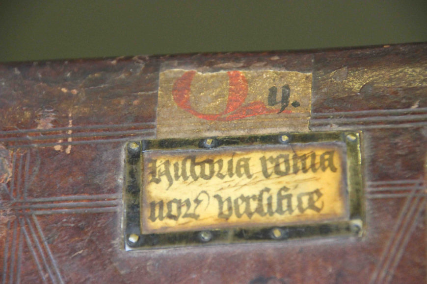 Detail showing shelfmark tag "Q 2," BUR MS Q 1, c. 1100, binding 15th century, Netherlands (University Library, Leiden; photo: Erik Kwakkel)