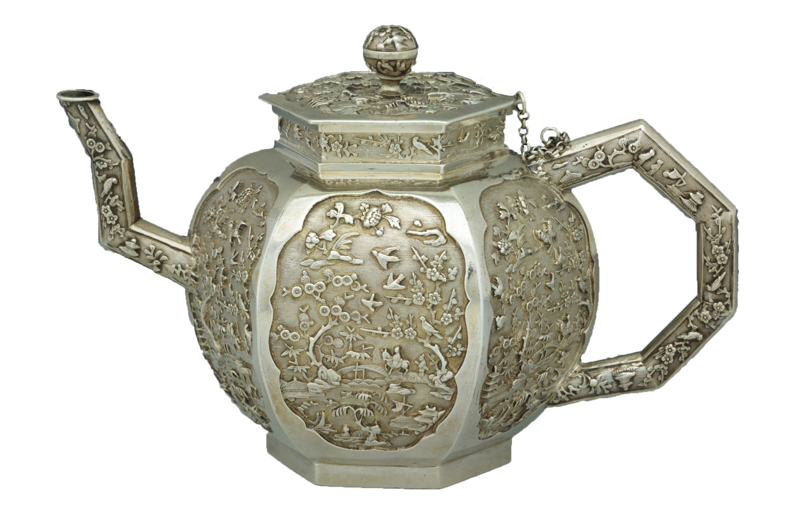 Teapot, 1680, China, silver, 13.97 x 21.59 x 11.43 cm (Peabody Essex Museum)