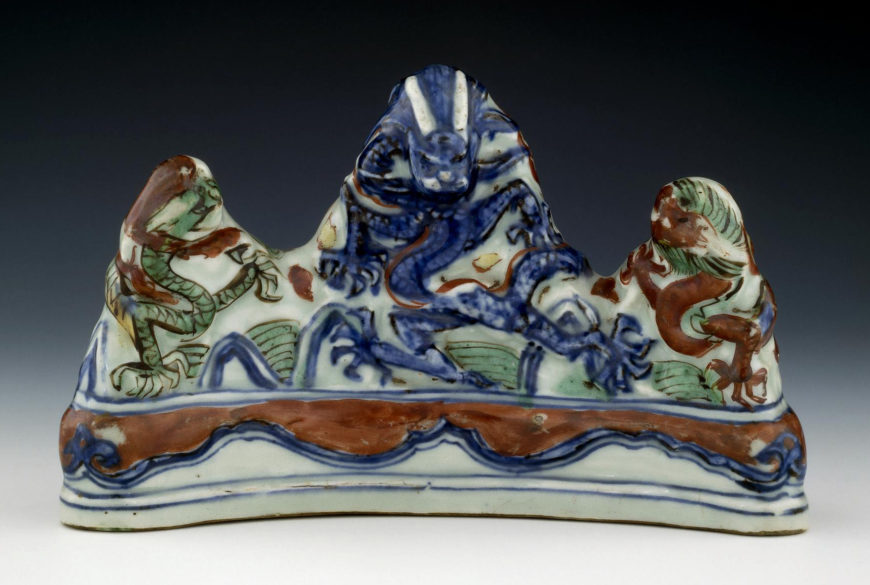 Brush rest, 1573–1620 (Ming dynasty), porcelain, 10.9 x 16 cm, Jingdezhen, China (© Trustees of the British Museum)