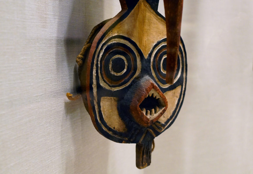 Face (detail), Mask (Nwantantay), 19th–20th century (Bwa peoples, Black Volta River region, Burkina Faso) wood, pigment, and fiber, 182.9 x 28.2 x 26 cm (The Metropolitan Museum of Art, New York; photo: Steven Zucker, CC BY-NC-SA 2.0)