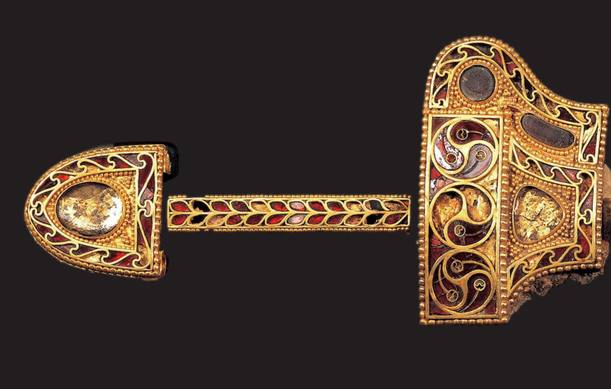 Detail of gold scabbard, 6th century, gold alloy, garnet, and glass, 36.8 x 9.05 cm, Gyerim-ro Tomb 14, Gyeongju, Treasure 635 (Gyeongju National Museum)