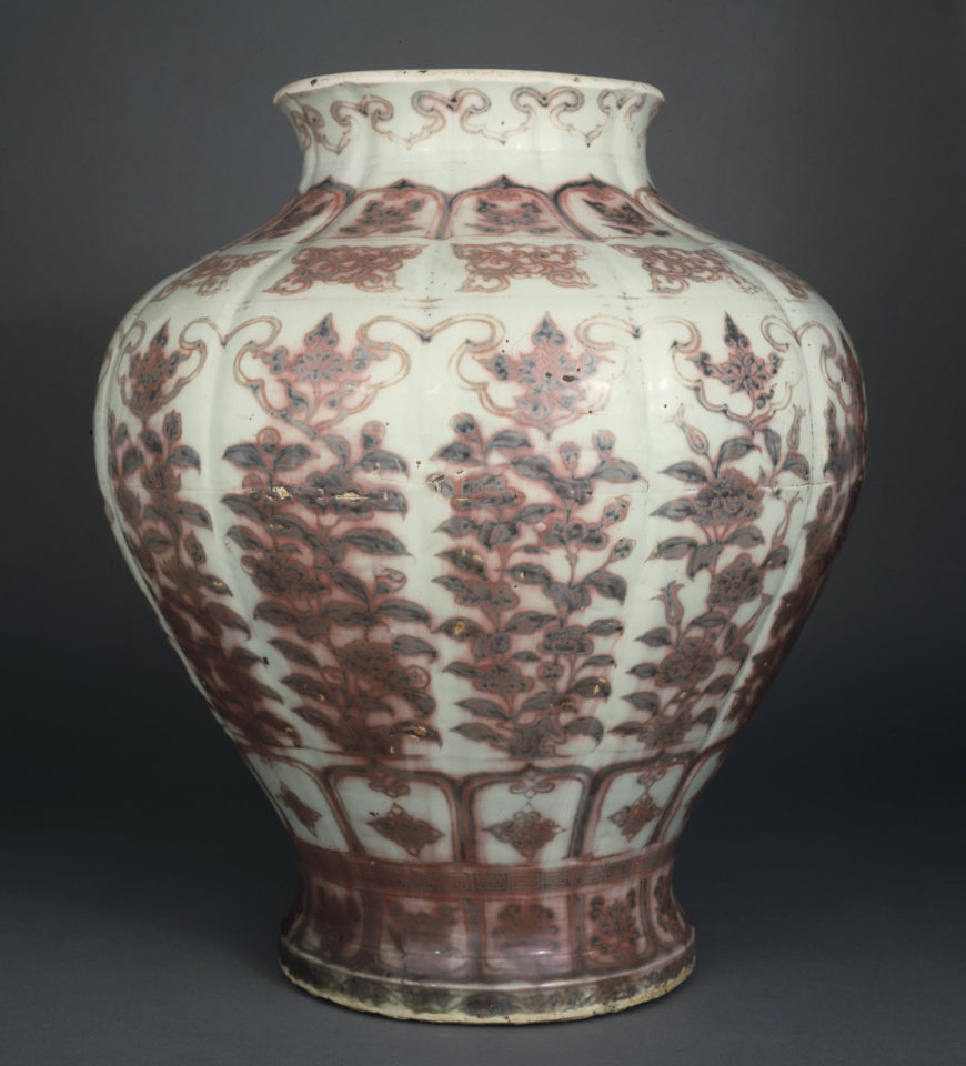Large underglaze-painted jar, 14th century (Ming dynasty, Hongwu period, Jingdezhen, Jiangxi province, southern China) 67.2 cm high (© The Trustees of the British Museum, London)