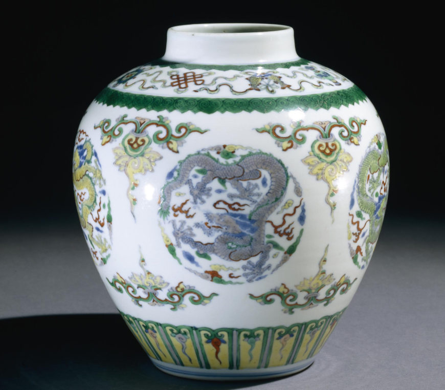 Doucai vase, c. 1723–35 (Qing dynasty, Yongzheng period, Jingdezhen, Jiangxi province, southern China), 9.5 x 6.8 cm (© The Trustees of the British Museum, London)