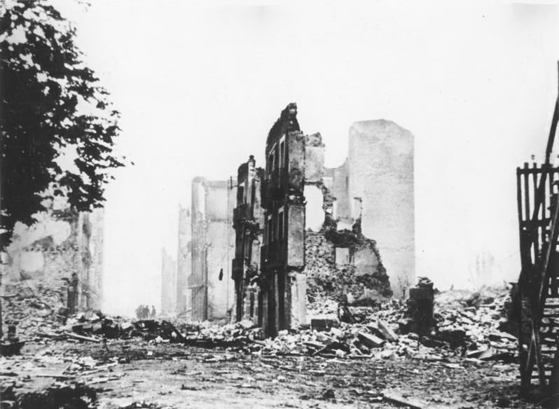 Unknown author, Guernica in ruins, 1937, photograph, Bild 183-H25224 (German Federal Archives, CC-BY-SA 3.0)