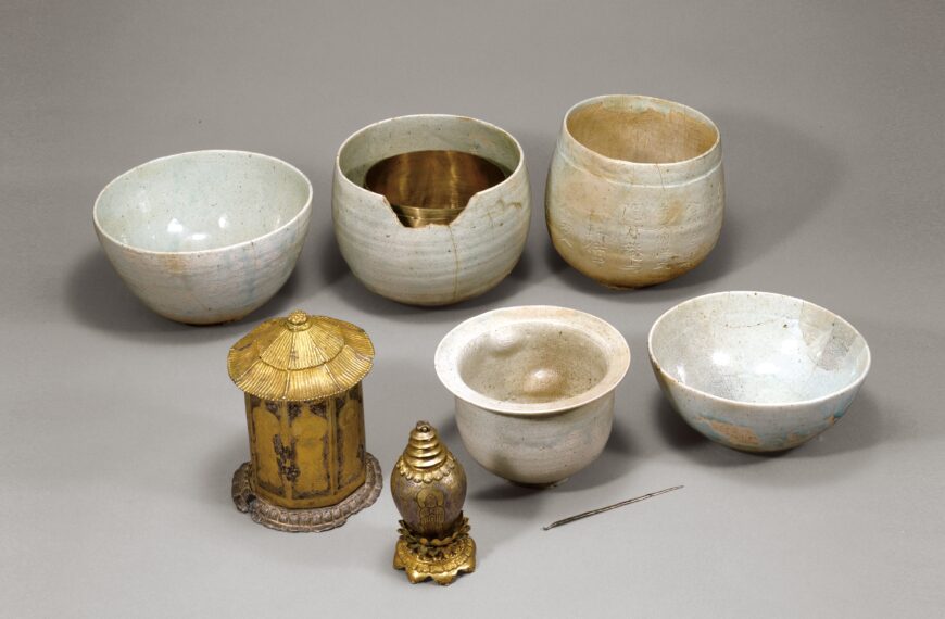 Reliquary Set Offered by Yi Seonggye, 1390 and 1391 (Goryeo Dynasty), discovered on Wolchulbong Peak, Mt. Geumgang in Gangwon Province (National Museum of Korea)
