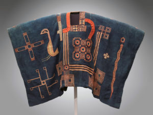 Man’s robe (boubou or kusaibi) (front), 1920s or earlier, unrecorded Mandinka artists, northern Liberia or eastern Sierra Leone, cotton and silk; 36 x 66 inches (Museum of Fine Arts, Boston)