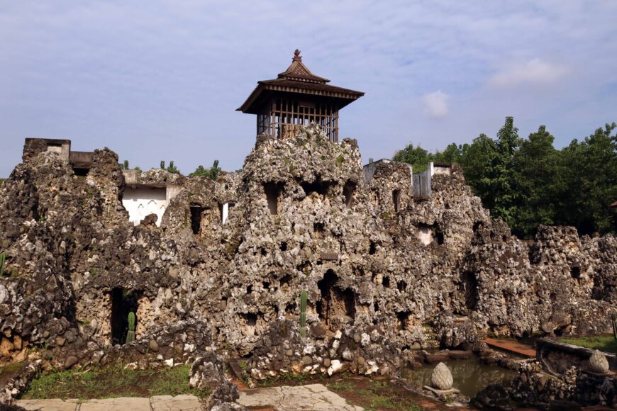 The main structure thought to represent a mountain with multiple caves, at Sunyaragi, Java, 18th century (photo: Panggah Ardiyansyah)