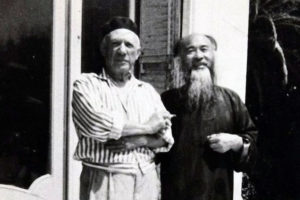 Photo of Zhang Daqian and Pablo Picasso, 1956, at Villa La Californie in Cannes, France