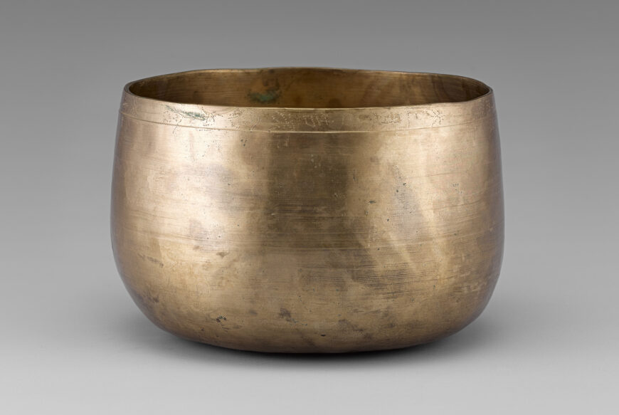 Bronze bowl-shaped container with dotted inscription around the mouth, 1391 (Goryeo Dynasty), 11.5 cm high, Treasure 1925 (National Museum of Korea)