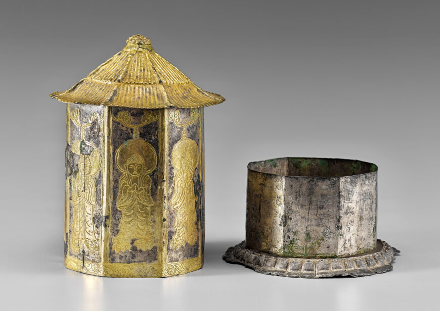 Gilt-silver octagonal house-shaped reliquary container, 1390 (Goryeo Dynasty), 19.8 cm high (when assembled), Treasure 1925 (National Museum of Korea)