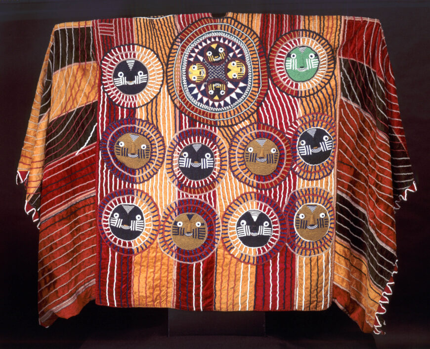 Ceremonial robe (agbádá ìlèkè) (back), late 19th–early 20th centuries, unrecorded Yorùbá artists; Akúré, Ondo region, Nigeria, velvet, cotton, glass beads, 50 x 104 ½ inches (Newark Museum of Art)