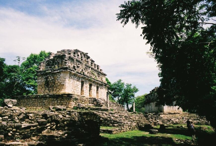 Structure 40, Yaxchilán (Maya) (photo: Carl A, CC BY-NC-ND 2.0)