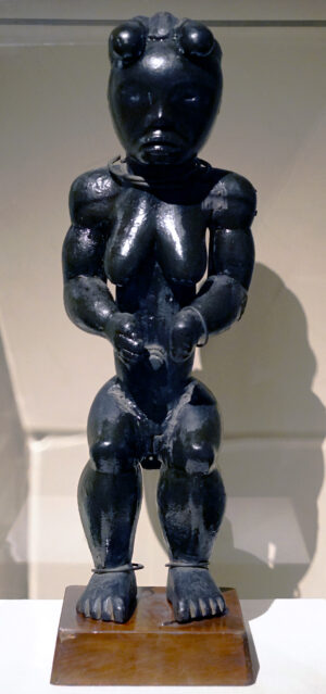 Figure from a Reliquary Ensemble: Seated Female, 19th–early 20th century (Fang peoples, Okak group, Gabon or Equatorial Guinea), wood, metal, 64 x 20 x 16.5 cm (The Metropolitan Museum of Art, New York; photo: Steven Zucker, CC BY-NC-SA 2.0)