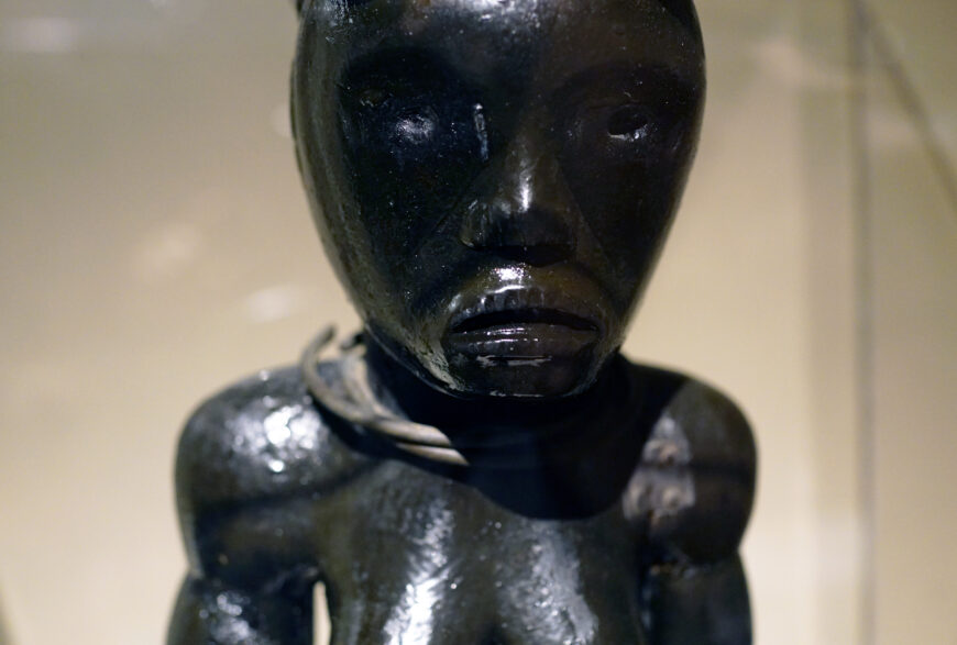 Figure from a Reliquary Ensemble: Seated Female, 19th–early 20th century (Fang peoples, Okak group, Gabon or Equatorial Guinea), wood, metal, 64 x 20 x 16.5 cm (The Metropolitan Museum of Art, New York; photo: Steven Zucker, CC BY-NC-SA 2.0)