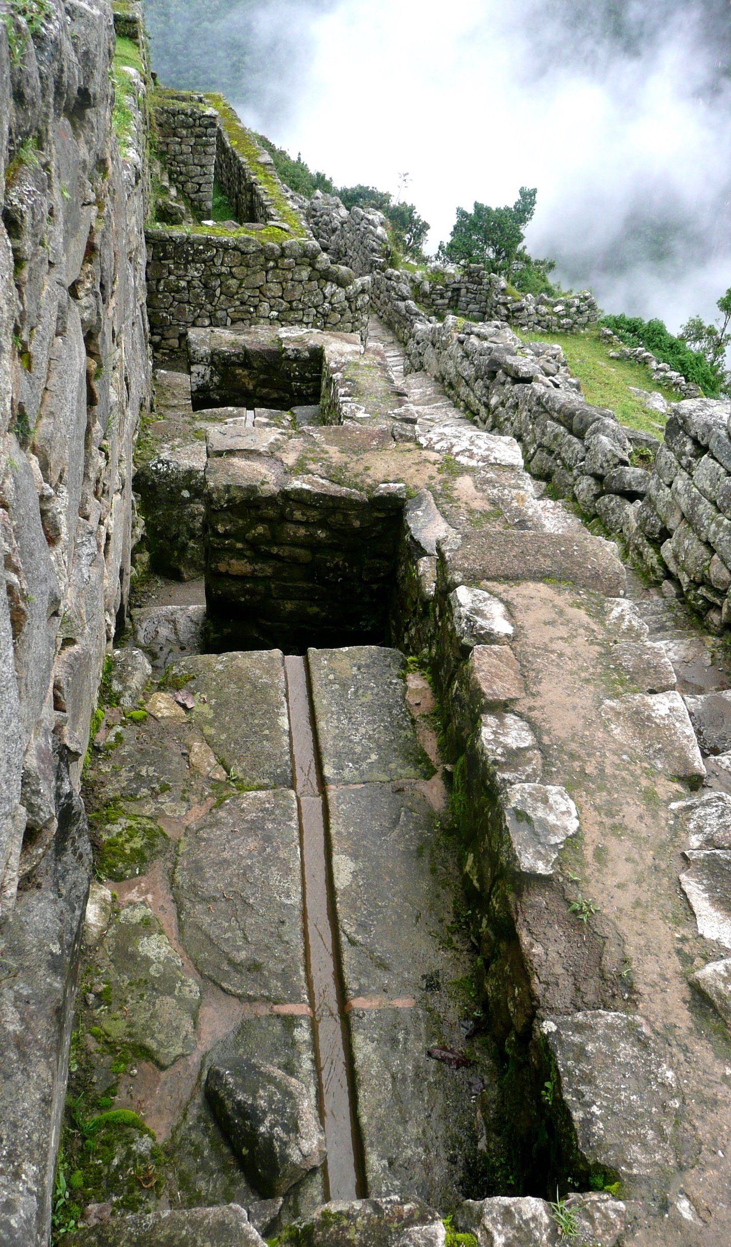 Stone channel drain, Machu Picchu, Peru, c. 1450–1540 (photo: Eduardo Zárate, CC BY-ND 2.0)