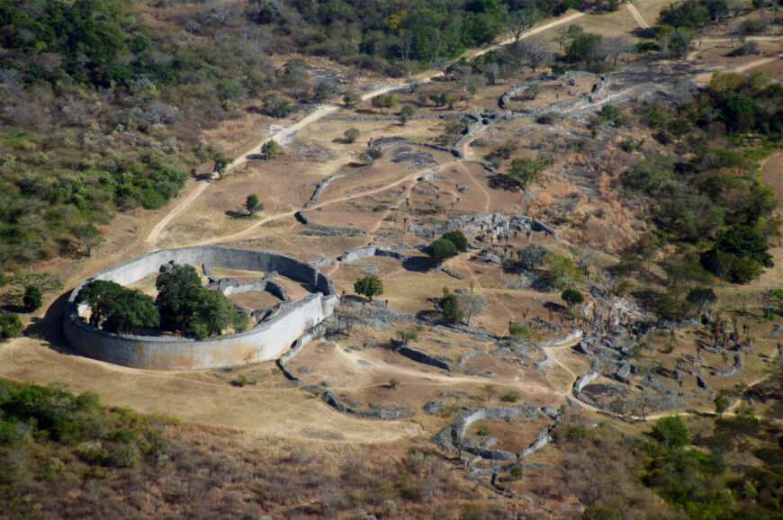 Aerial view of Great Zimbabwe's Great Enclosure and adjacent ruins, looking southeast (photo: Janice Bell, CC BY-SA 4.0)