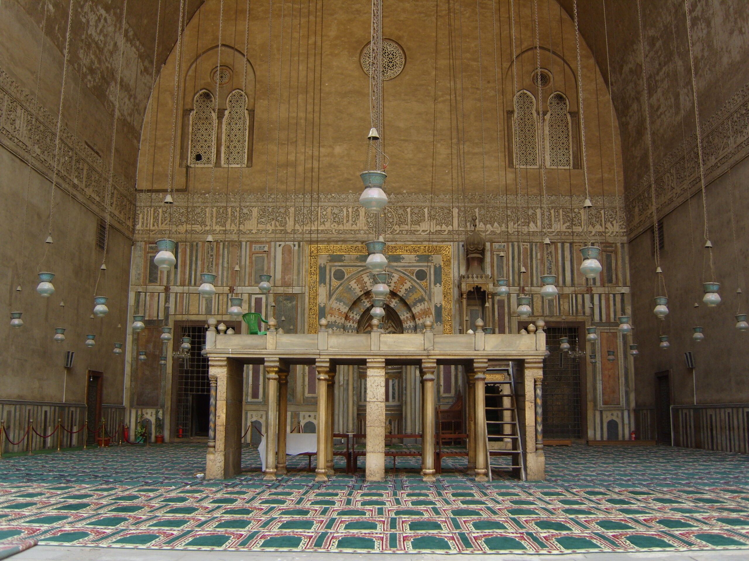 Modern illumination of the mosque and madrasa of Sultan Hasan, 1356–1363/758–764 AH, Cairo, Egypt (photo: Effeietsanders, CC BY-SA 3.0)
