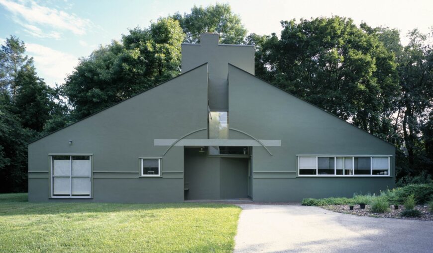 Robert Venturi, Vanna Venturi House, 1959–64, Chestnut Hill, Philadelphia (Carol M. Highsmith Archive, Library of Congress; photo: Carol M. Highsmith)