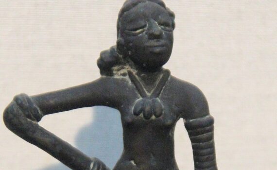 Detail, Dancing Girl,  Mohenjodaro, Harappan Civilization, 2700–2100 B.C.E., Bronze, 10.5 x 5 x 2.5 cm (National Museum, New Delhi; photo: Gary Todd, CC0)