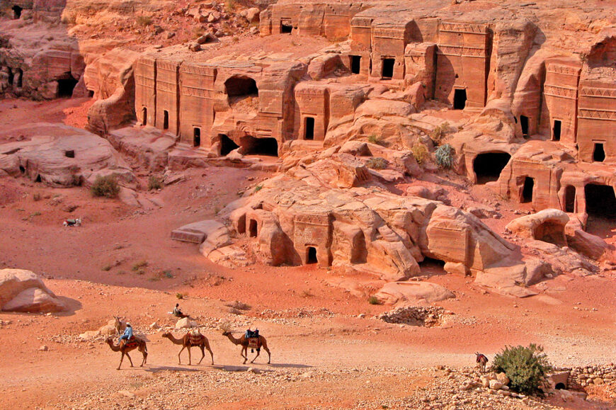 Tombs at Petra (Jordan) (photo: Dennis Jarvis, CC BY-SA 2.0)