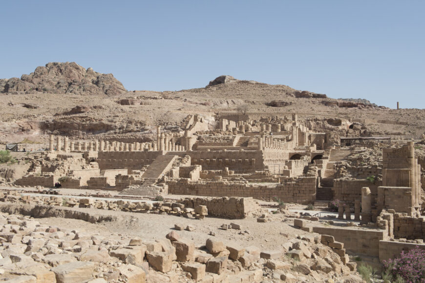 So-called Great Temple, Petra (Jordan) (photo: Dosseman, CC BY-SA 4.0)