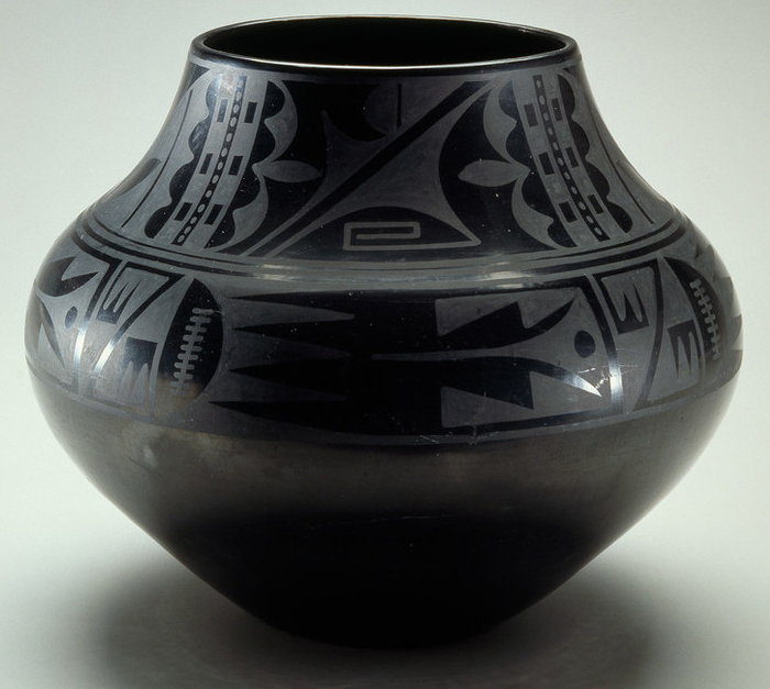 Maria Martinez, Black-on-black ceramic vessel, c. 1939 (Tewa, Puebloan, San Ildefonso Pueblo, New Mexico), blackware ceramic, 11 1/8 x 13 inches (National Museum of Women in the Arts, New York)