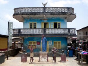 A statue of Supi Kwamina Essilfie stands in front of the asafo company shrine or posuban, 2015, Elmina, Ghana (photo: David Stanley, CC BY-SA 2.0)
