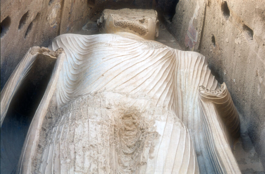 East Buddha (detail with drapery in 1975), c. 6th–7th century C.E. (Bamiyan, Afghanistan), stone, stucco, painted, 120 feet high, destroyed 2001 (photo: Pierre Le Bigot, CC BY-NC-ND 2.0)