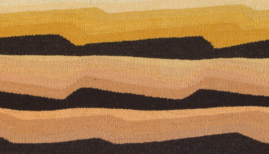 Woven horizontal bands of color (detail), DY Begay, The Edge, 2013, wool with natural dye, 40 1/4 x 34 3/4 inches, each corner tassle length: 3 3/4 inches (Saint Louis Art Museum) © DY Begay