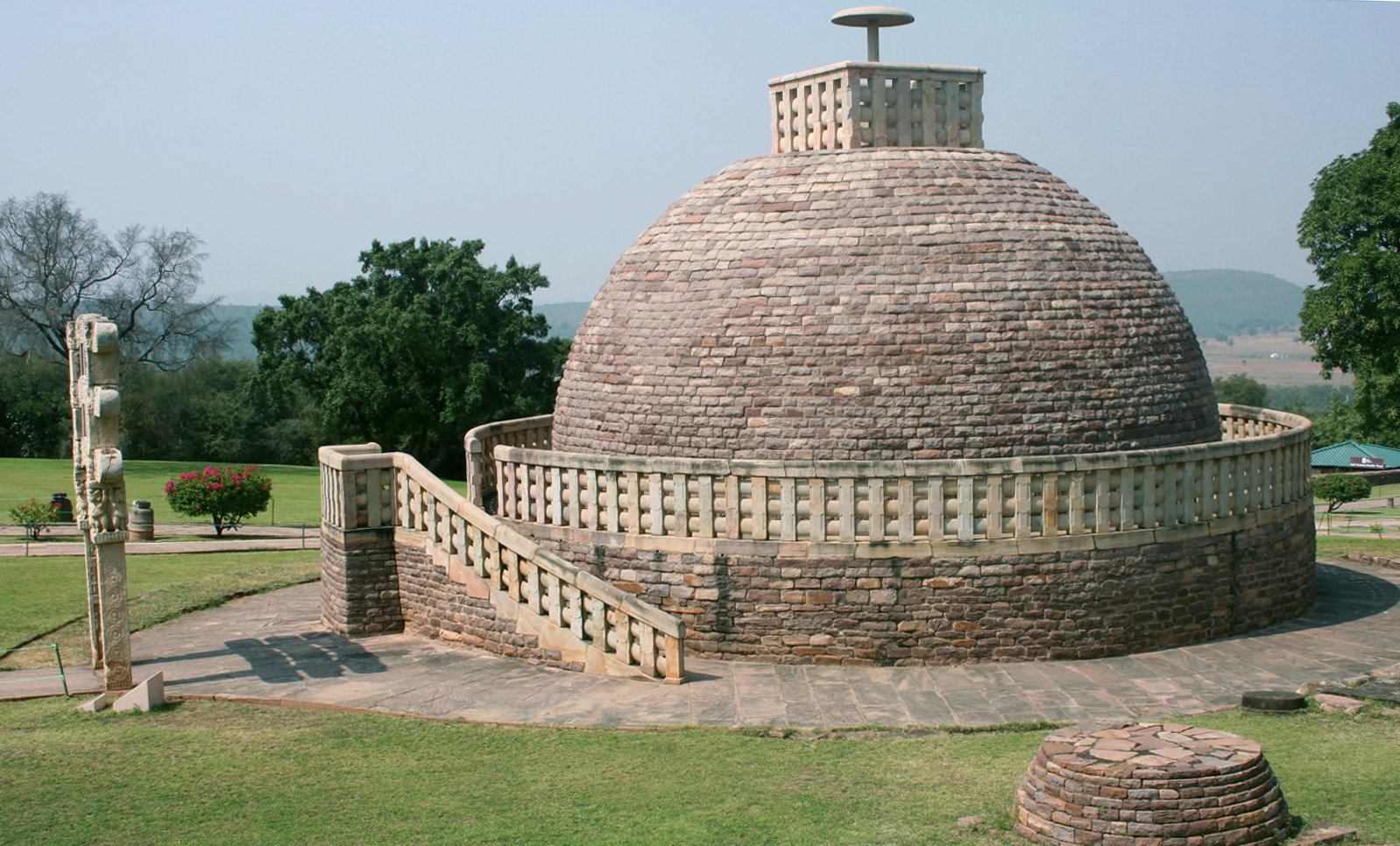 Stupa 3, 1st century (Sanchi, India) (photo: Nagarjun Kandukuru, CC BY 2.0)