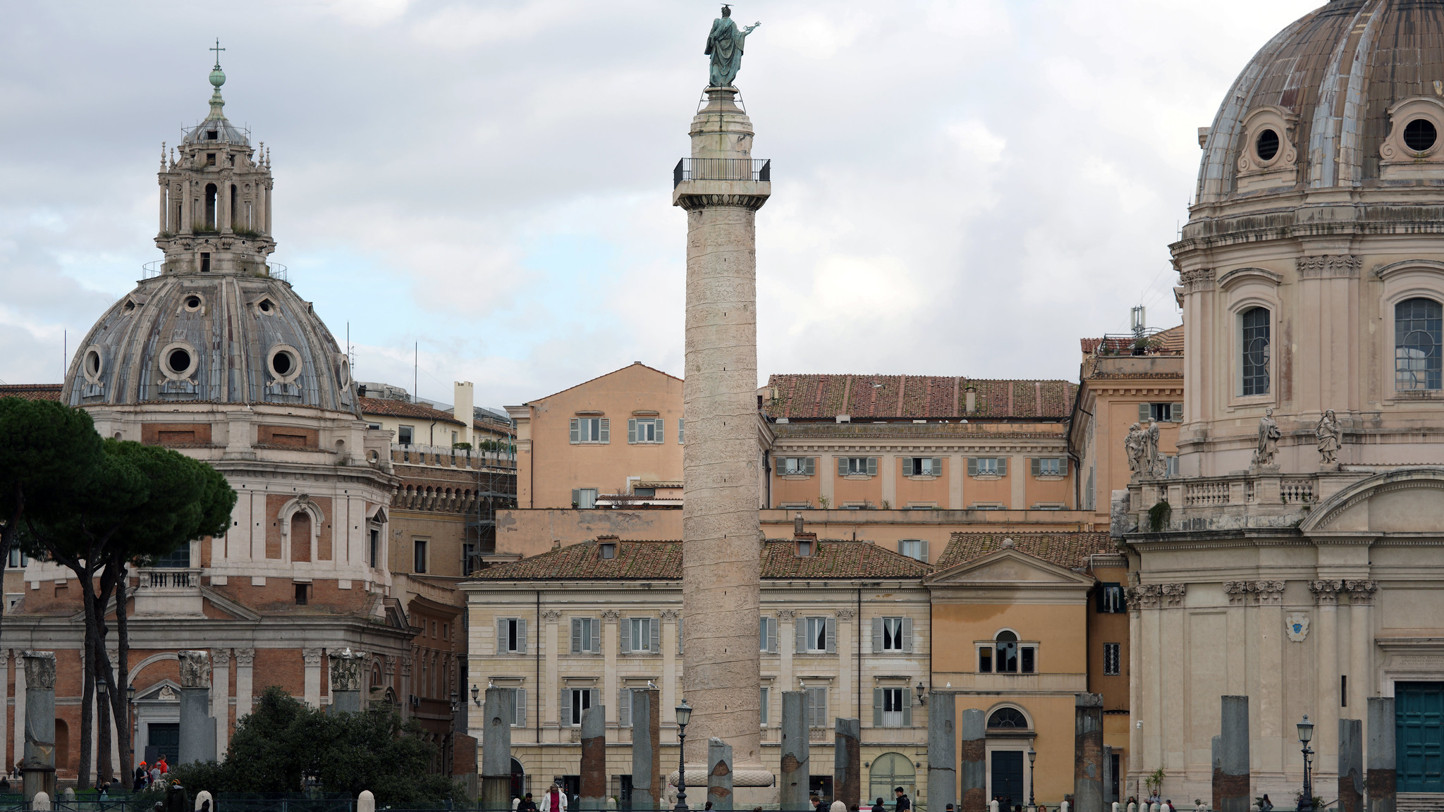 Column of Trajan (relief narrative wraps upward 23 times, and would be roughly 200 m long if unwound), Forum of Trajan, Rome, 106–113 C.E., marble, 38.4 m high (photo: Steven Zucker, CC BY-NC-SA 2.0)