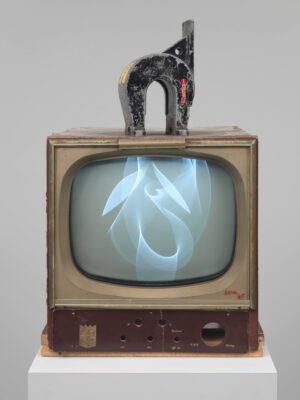 Nam June Paik, Magnet TV, 1965, modified black-and-white television set and magnet (Whitney Museum of American Art, New York) © Nam June Paik Estate
