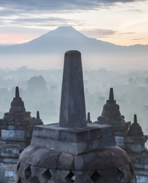 Crowning stupa, Borobudur, Indonesia (photo: CEphoto, Uwe Aranas, CC BY-SA 3.0)