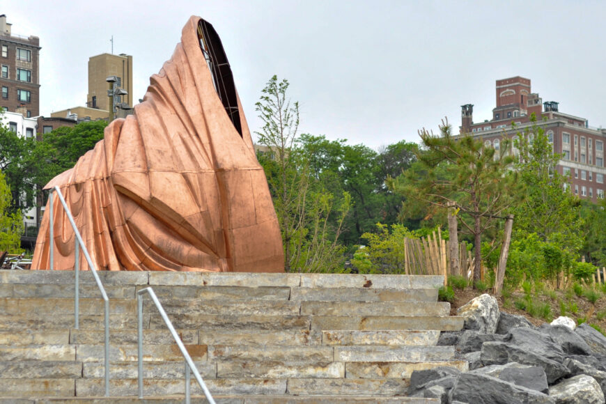 Danh Vo, We the People, in Brooklyn Bridge Park, 2011–14, copper (photo: Hrag Vartanian, CC BY-ND 2.0) © Danh Vo