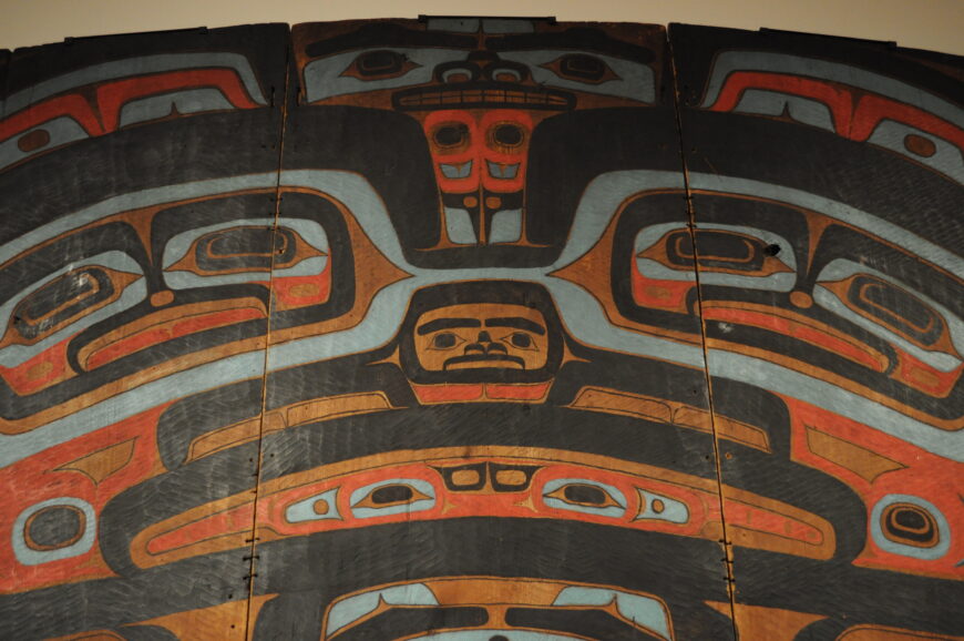 Bilaterally symmetrical masks (detail), Tlingit Raven Screen or Yéil X’eenh, attributed to Kadyisdu.axch’, Tlingit, Kiks.ádi clan, active late 18th–early 19th century (Seattle Art Museum; photo: Joe Mabel, CC BY-SA 3.0)