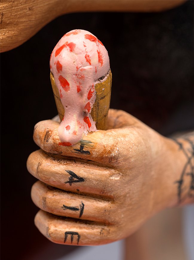 Hate tattoo on hand (detail), Luis Tapia, Corazón Negro, 2016, carved and painted wood, 14 1/4 x 11 5/8 x 10 1/4 inches (Collection of Maurice M. Dixon, Jr; photo: James Hart) © Luis Tapia