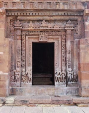 Entrance to the inside of the Dashavatara Temple, Deogarh, India, 6th century (photo: Ismoon, CC BY-SA 4.0). Watch a video of the doorway