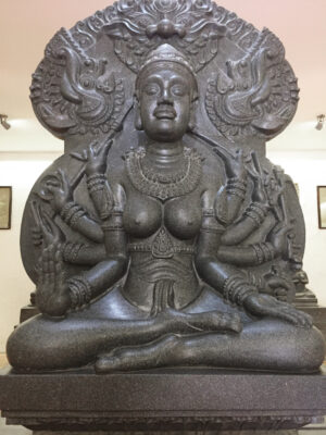 The goddess Po Nagar (replica), 10th century (Po Nagar Temple exhibition hall, Nha Trang; photo: Роман Курносенко, CC BY-SA 4.0)