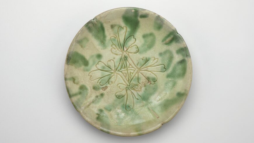 Dish with incised floral lozenge, c. 830s (China, probably Gongyi [Gongxian] kilns), stoneware (courtesy Asian Civilisations Museum, CC BY-NC-SA)