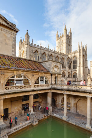 View of the "Great Bath," now open to the sky and with the Gothic architecture of Bath Abbey visible in the background (photo: Diego Delso, CC BY-SA 4.0)