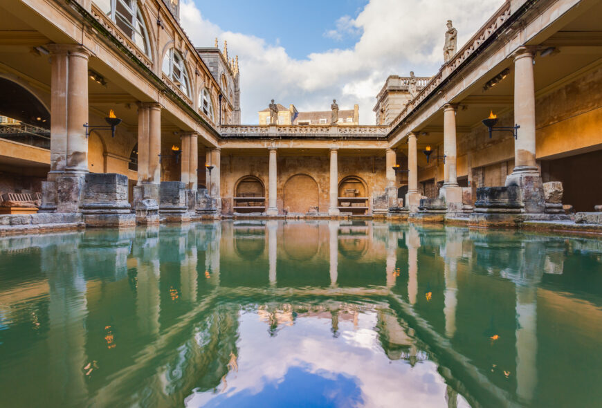 View of the "Great Bath," now open to the sky and framed by later buildings (photo: Diego Delso, CC BY-SA 4.0)
