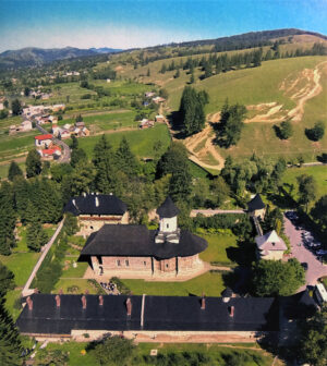 Aerial view showing Moldovița Monastery including additional structures and fortifications, Moldavia, modern Romania, 1532–37 (source: Tereza Sinigalia and Oliviu Boldura, Monumente Medievale din Bucovina [Bucharest: ACS, 2010], p. 171)