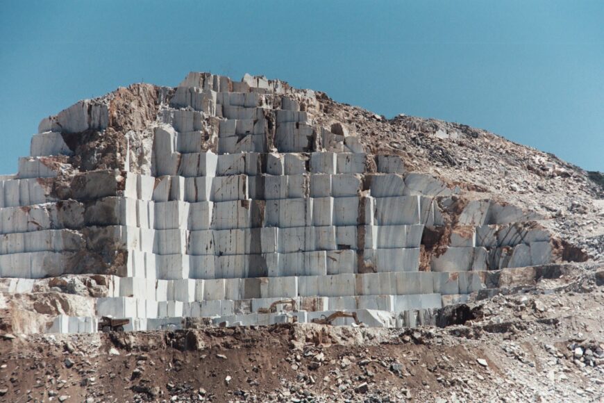 Marble quarry in Naxos (photo: Heiko Gorski, CC BY-SA 3.0)