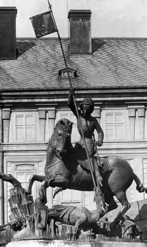 Martin and George of Kolozsvár, Saint George, photographed before 1927 on its Baroque pedestal, 1373, bronze, 196 cm high (Prague Castle; photo: Bildarchiv Foto Marburg)