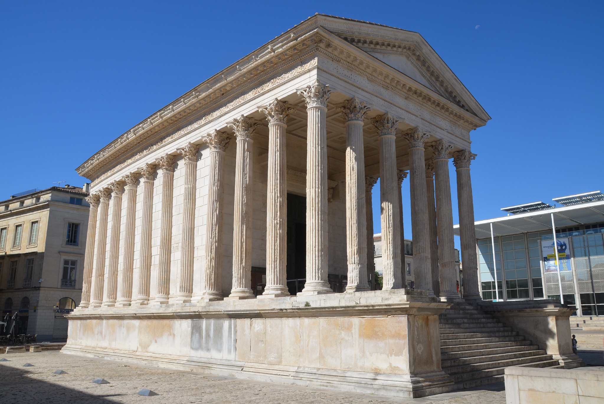 Maison Carrée