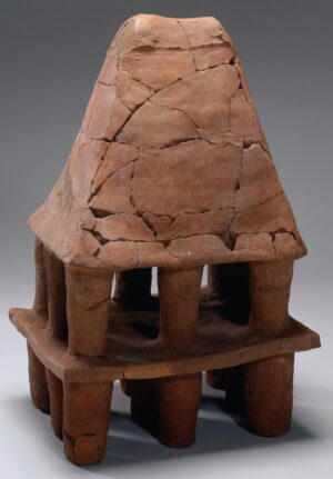 House-shaped Haniwa, 6th century, clay (Museum of the Sakitama Ancient Burial Mounds, Saitama)