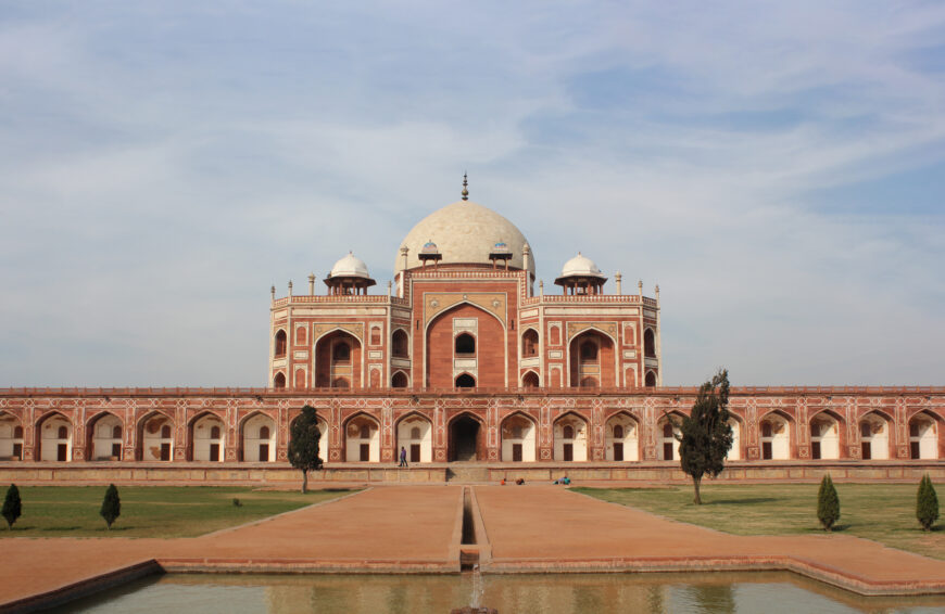 Mirak Sayyid Ghiyath,Humayun's tomb, in Nizamuddin East, New Delhi, 1570 (photo: Shipjustgotreal, CC BY 2.0)