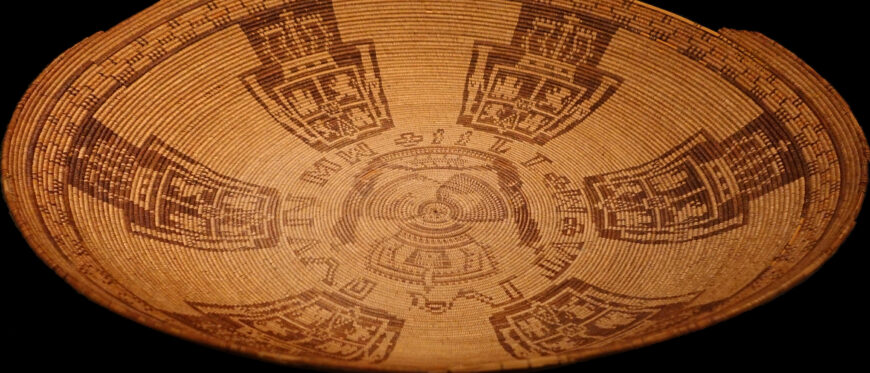 Juana Basilia Sitmelelene, presentation (coin) basket c. 1815–1822 (Chumash), Mission San Buenaventura, California Sumac, juncus textilis, mud dye, 9 x 48 cm (The National Museum of the American Indian; photo: Steven Zucker, CC BY-NC-SA 2.0)