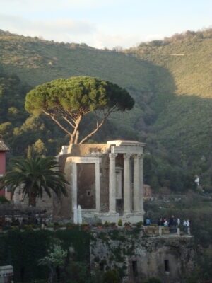 Temple of the Sibyl, Tivoli, c. 150–125 B.C.E. (photo: LPLT, CC BY-SA 4.0)